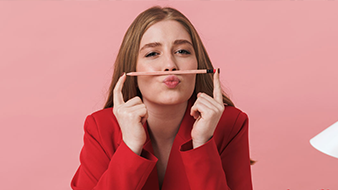 Mit einem Bleistift Locken selbst machen – so geht‘s