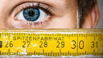 Wie wird eigentlich ein Zollstock gefertigt? – der lange Weg bis zum außergewöhnlichen Werbeartikel