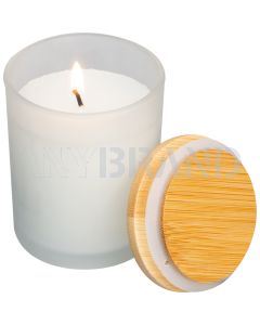 Kerze in gefrostetem Glas mit Bambusdeckel
