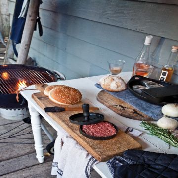 Grillset mit Hamburgerpresse und Marinadenpinsel