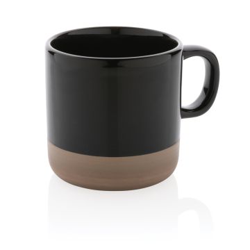 Becher aus glasiertem Keramik Becher aus glasiertem Keramik