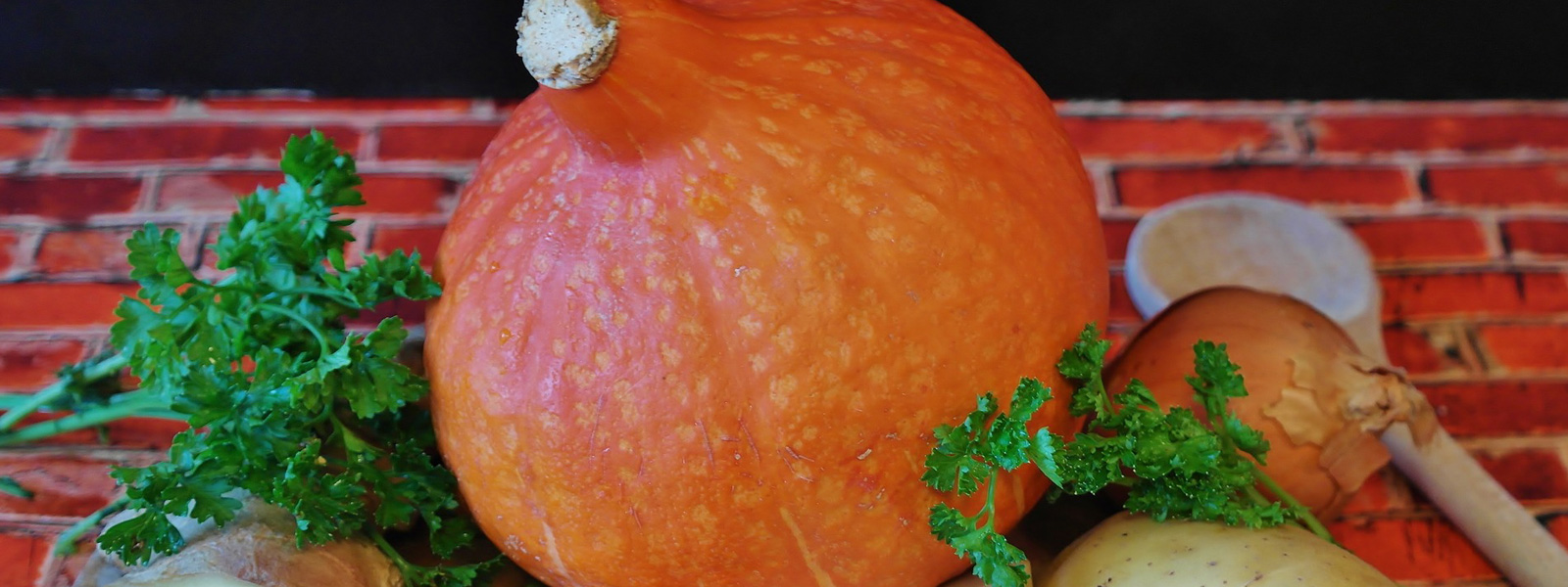 Suppe meets Emaille – so servieren Fashionistas Suppen im Herbst