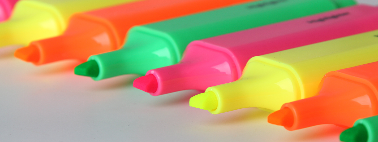 Die Wissenschaft der fluoreszierenden Farben