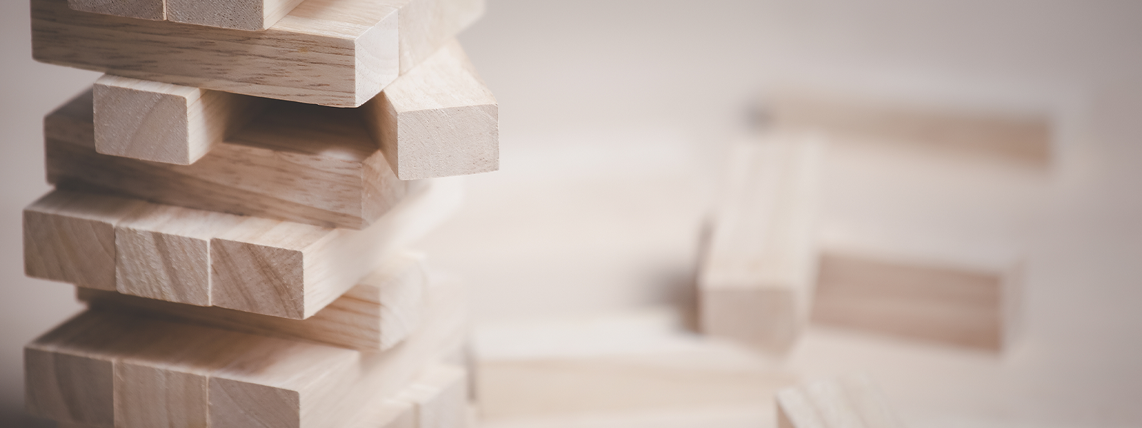 Let’s play! Jenga spielen mit Zollstöcken aus der Stabila Serie 400