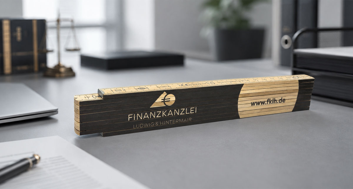 Zollstock in naturfarben mit Logo bedruckt